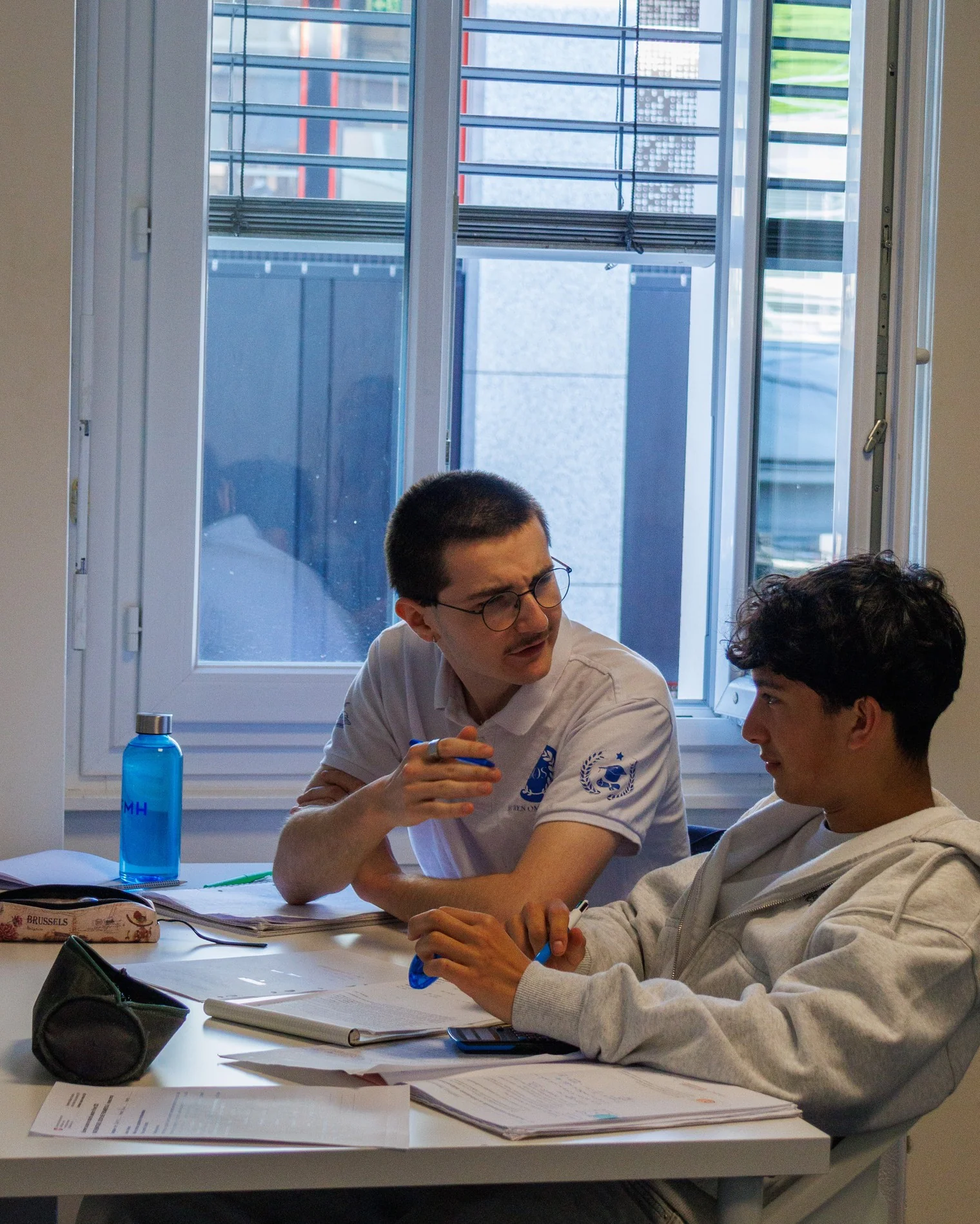 Une séance de cours dans les salles SOS, photo réelle